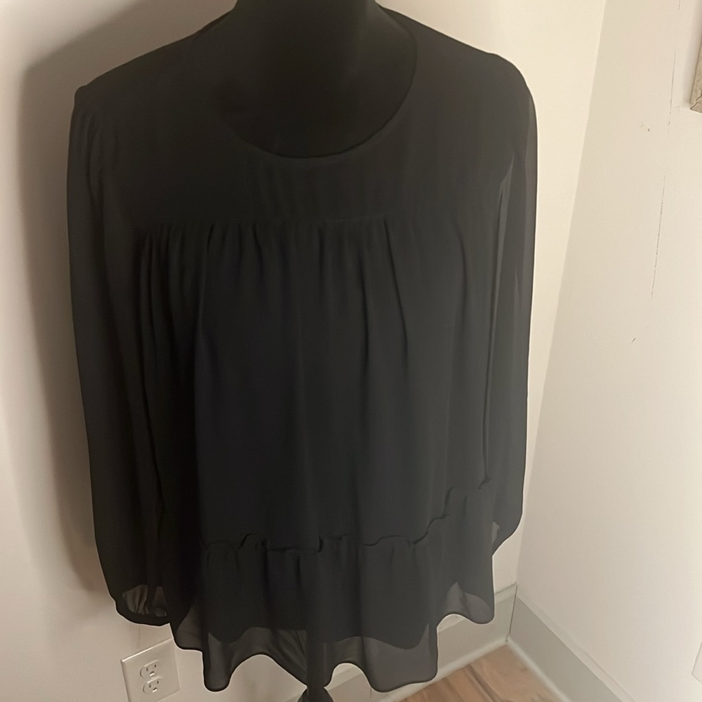Vince Camuto black ruffle‎ bottom semi sheer sleeves loose silhouette Sz M top